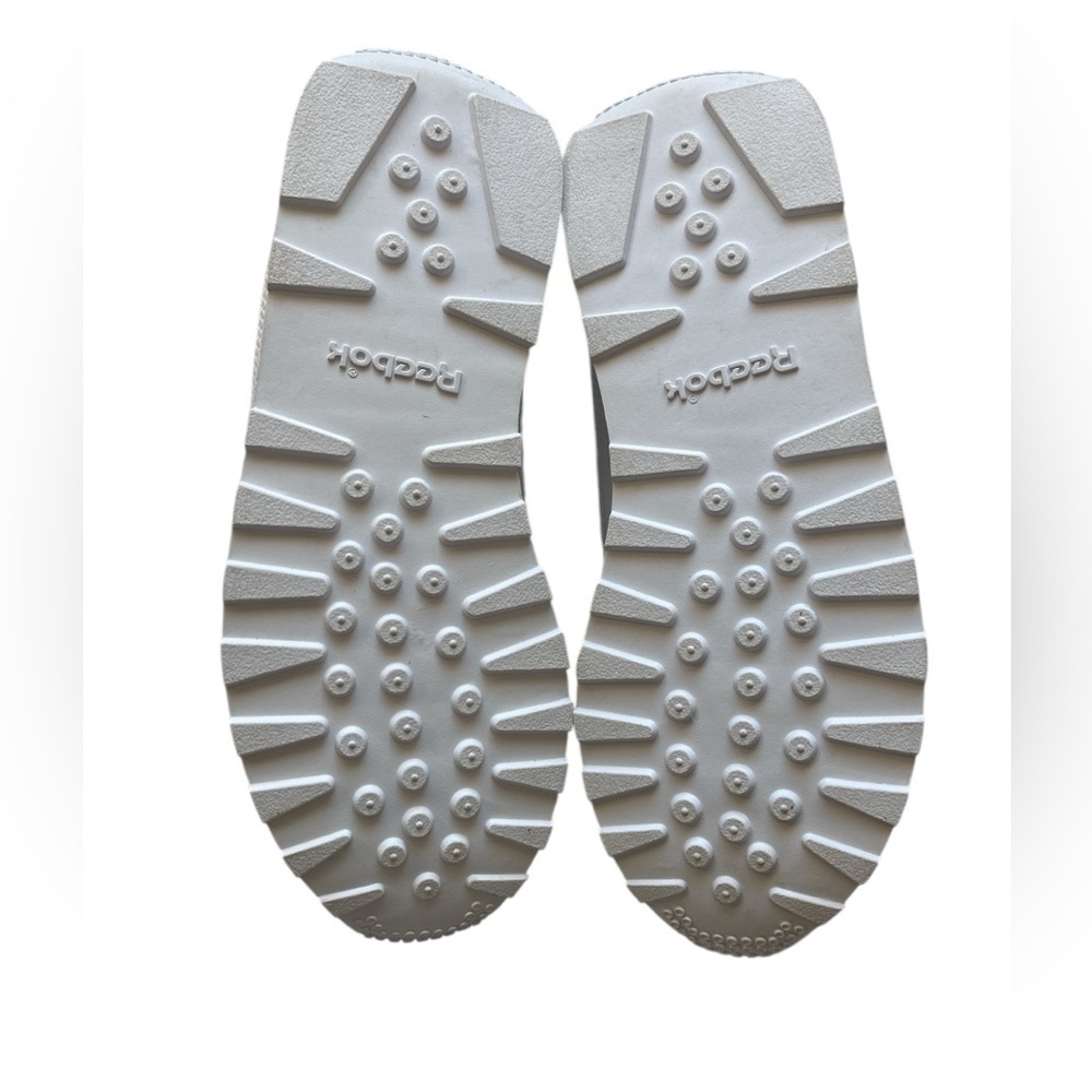 Classic Renaissance Reebok Women's White Leather Platform Sneaker - Picture 6 of 7
